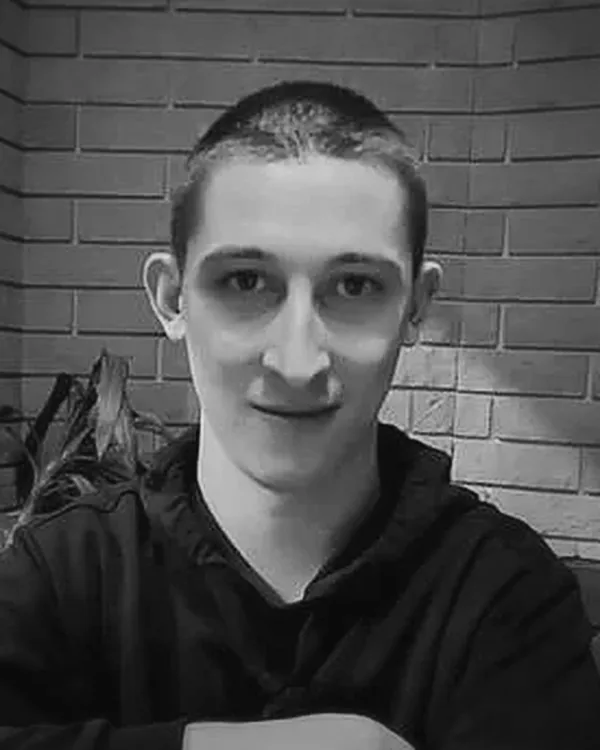 Виктор, менеджер ozon